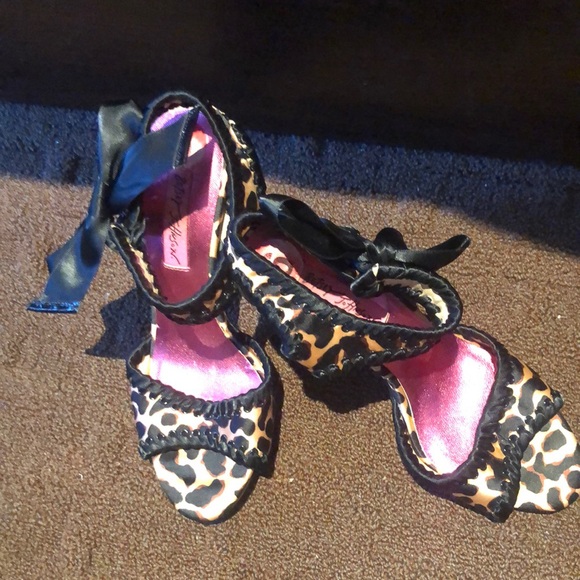 Betsy Johnson beautiful cocktail shoes - Picture 1 of 9